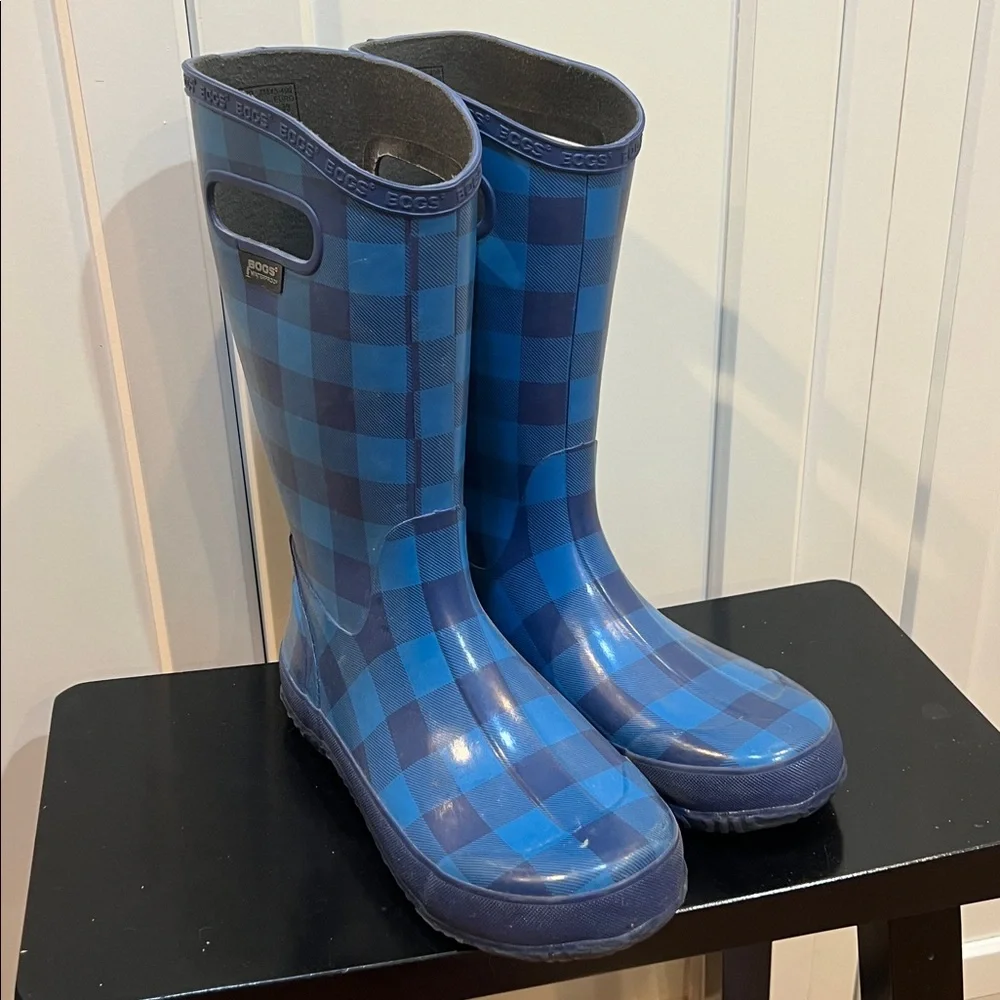 Youth Bogs Navy blue plaid Rain Boots size 6